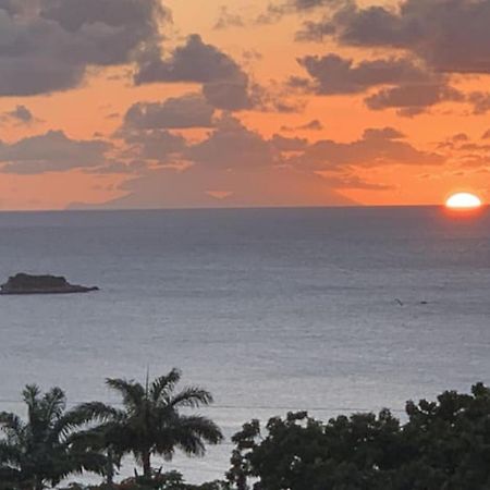 Attractive 2-Bed Apartment Stunning Sea View Dickenson Bay 外观 照片