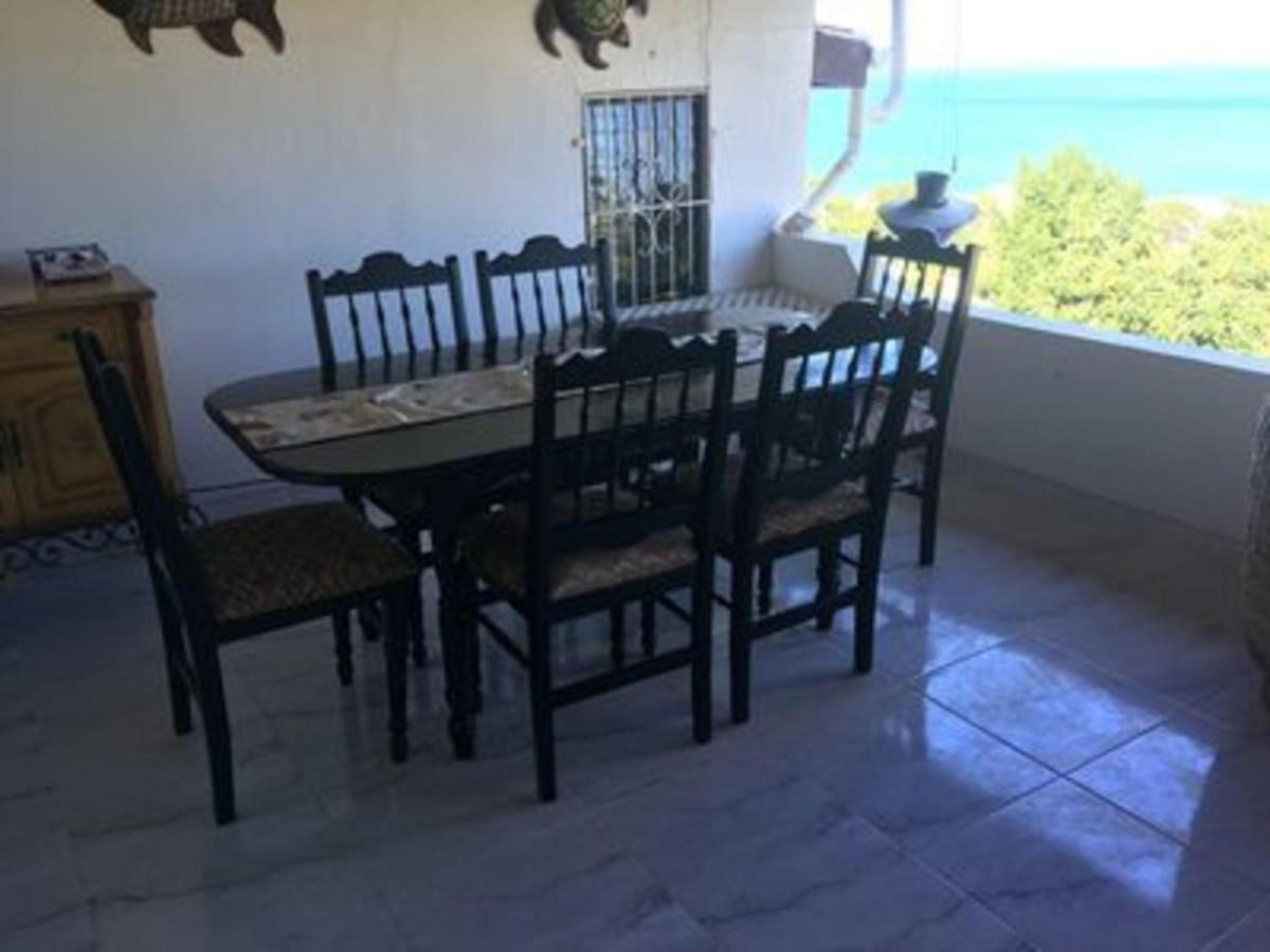 Attractive 2-Bed Apartment Stunning Sea View Dickenson Bay 外观 照片