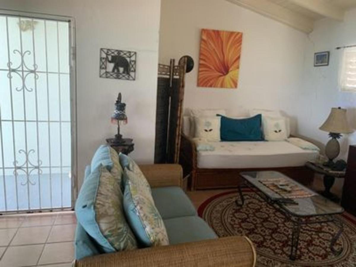 Attractive 2-Bed Apartment Stunning Sea View Dickenson Bay 外观 照片