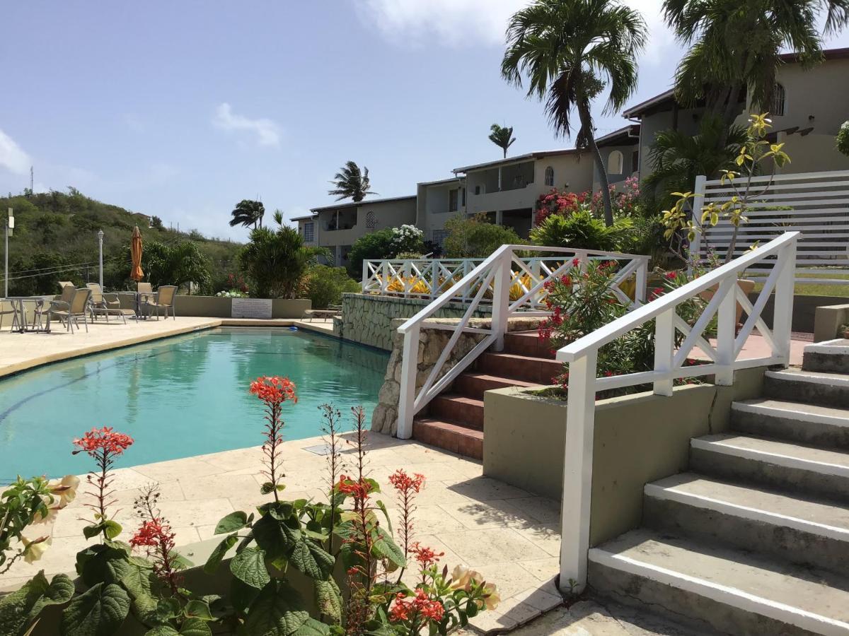 Attractive 2-Bed Apartment Stunning Sea View Dickenson Bay 外观 照片