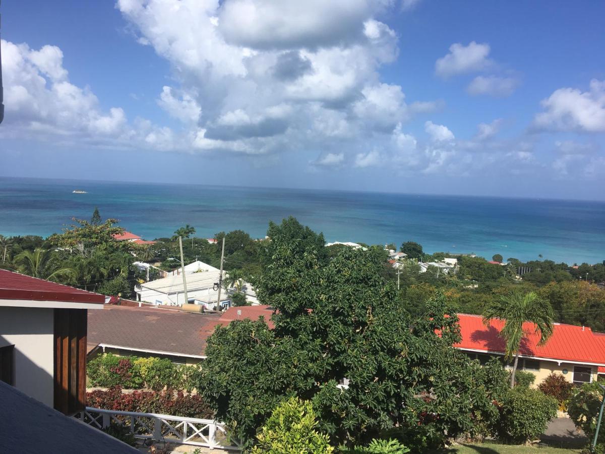 Attractive 2-Bed Apartment Stunning Sea View Dickenson Bay 外观 照片