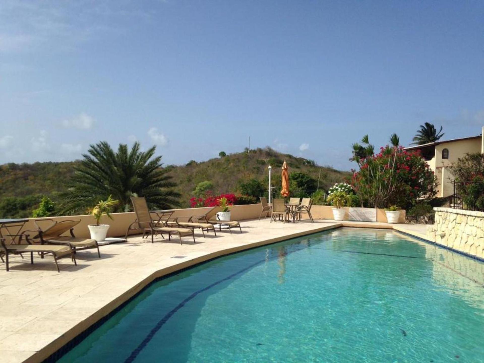 Attractive 2-Bed Apartment Stunning Sea View Dickenson Bay 外观 照片