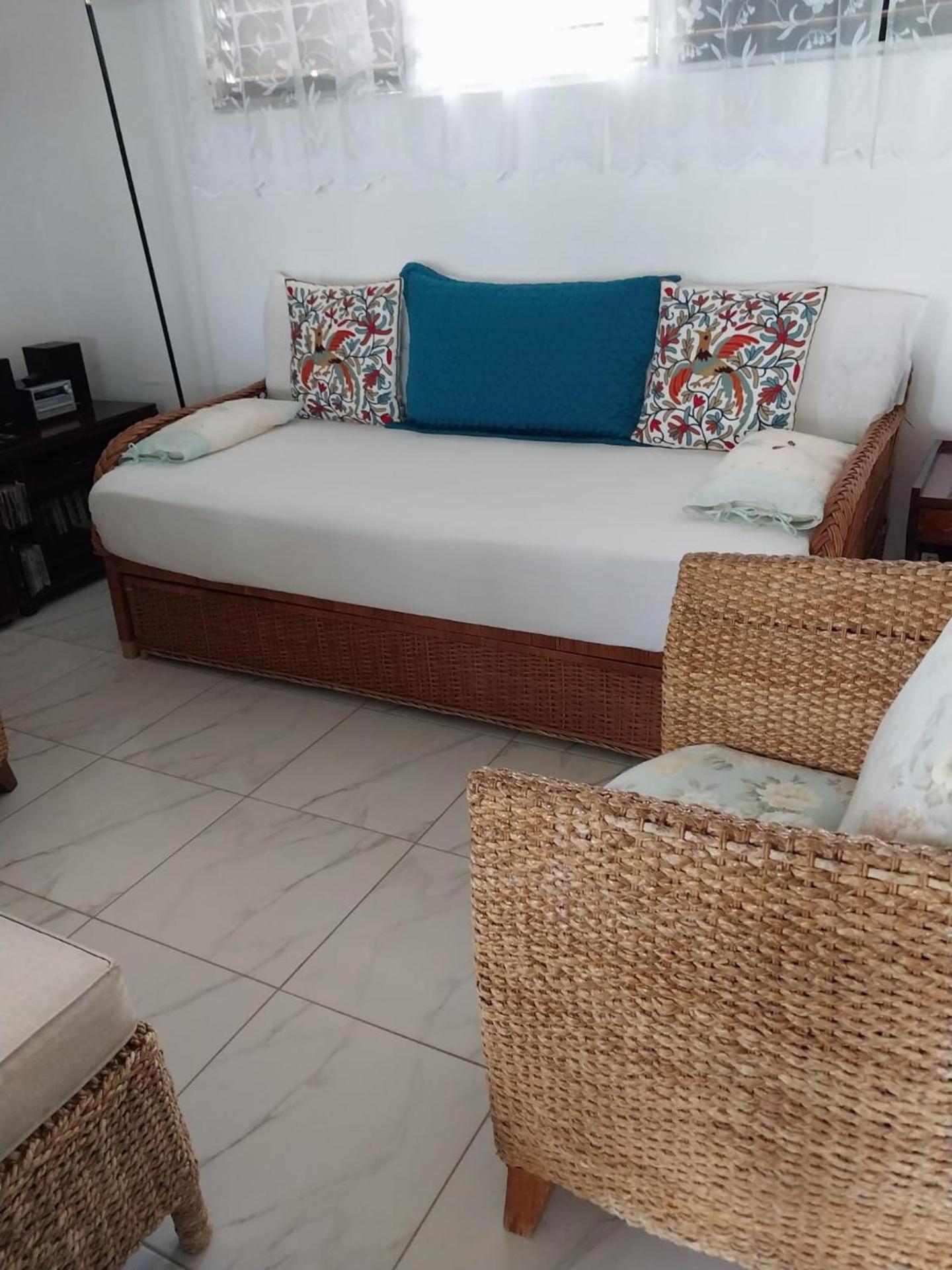 Attractive 2-Bed Apartment Stunning Sea View Dickenson Bay 外观 照片